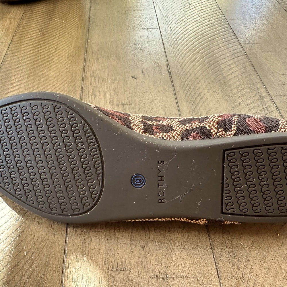 Comfy and Stylish Rothy Point Shoes, Big Cat, Size 11. - Picture 5 of 5